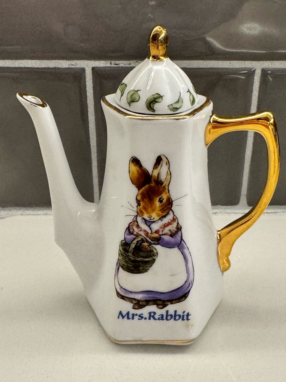 Vintage Mrs. Rabbit Miniature Porcelain Tea Set - Picture 5 of 9